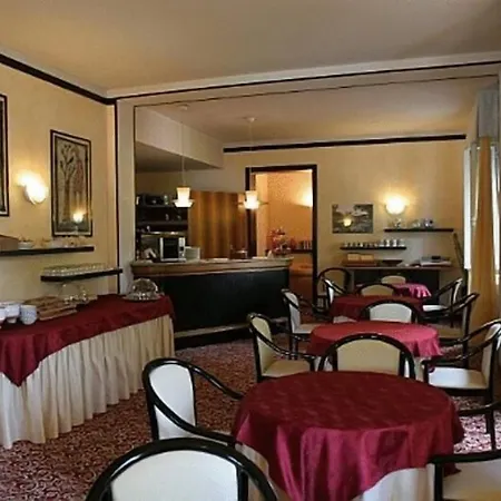 Giardinetto 3* ديسينسانو ديل غاردا